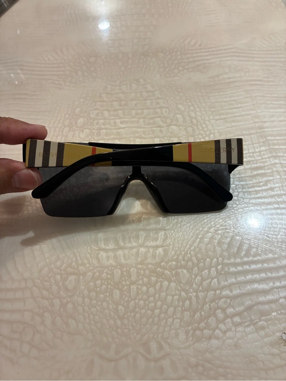 Burberry Black Shield Sunglasses with Signature Striped Temples - Picture 2 of 13